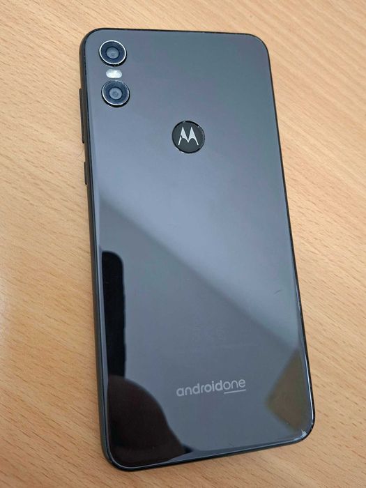 Смартфон Motorola One XT1941-4 – 3GB RAM / 32GB памет