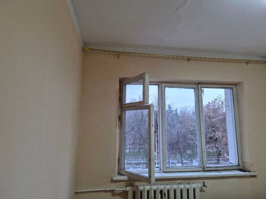 Продам квартиру в бывшем общежитии Чиланзар 7 квартал Парус Катартал