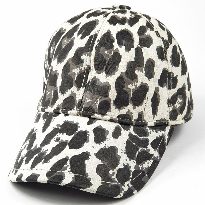 дамска шапка с твърда козирка от естествена кожа мека и приятна