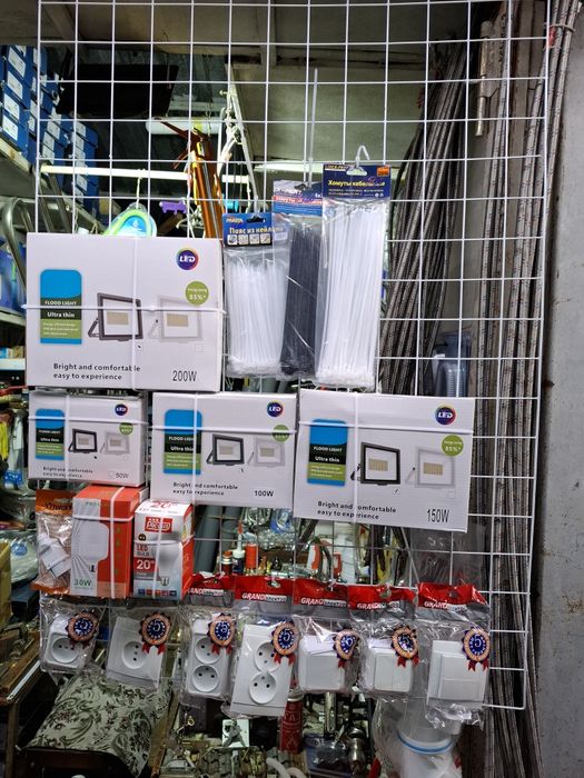 Резетки и выключатели и двойные и одинарные