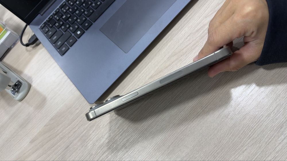 Продам iphone 15 pro max 256 gb