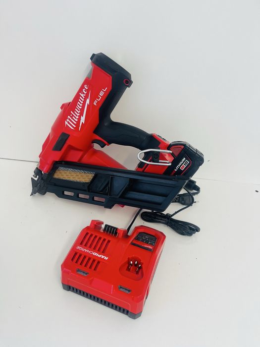 Milwaukee M18 FFN pistol batut cuie lemn 90 mm