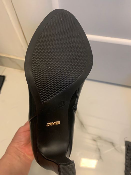 Pantofi cu toc vand urgent!!