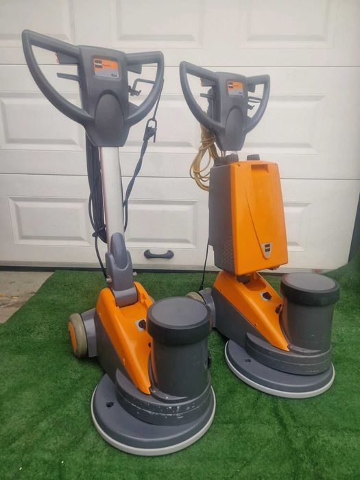 Inchiriez aspirator injectie-extractie Karcher puzzi 10/1