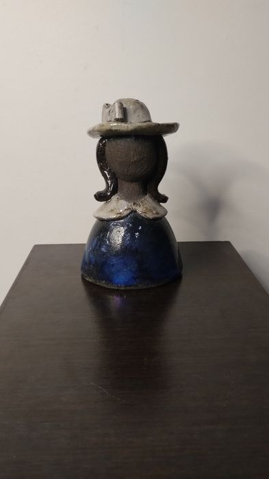 Керамична фигурка – камбанка, ръчна изработка. Арт керамика.