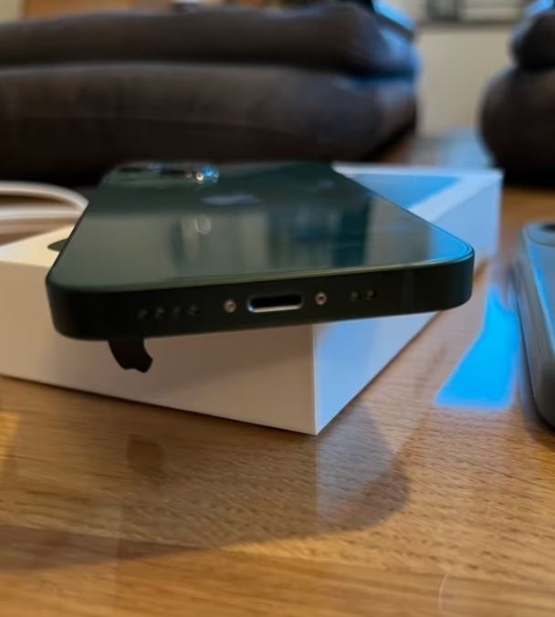 Смартфон Apple iPhone 13 128 GB, чёрный