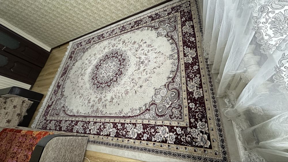 Продается ковер в отличном качестве