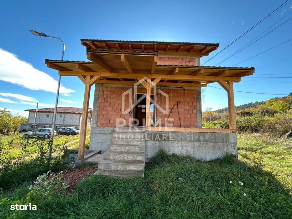 DE VANZARE - CASA LA ROSU, 5 camere, 240 mp utili - D+P+1 - Micesti