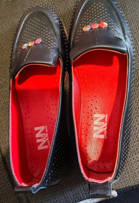 Нови обувки от естествена кожа