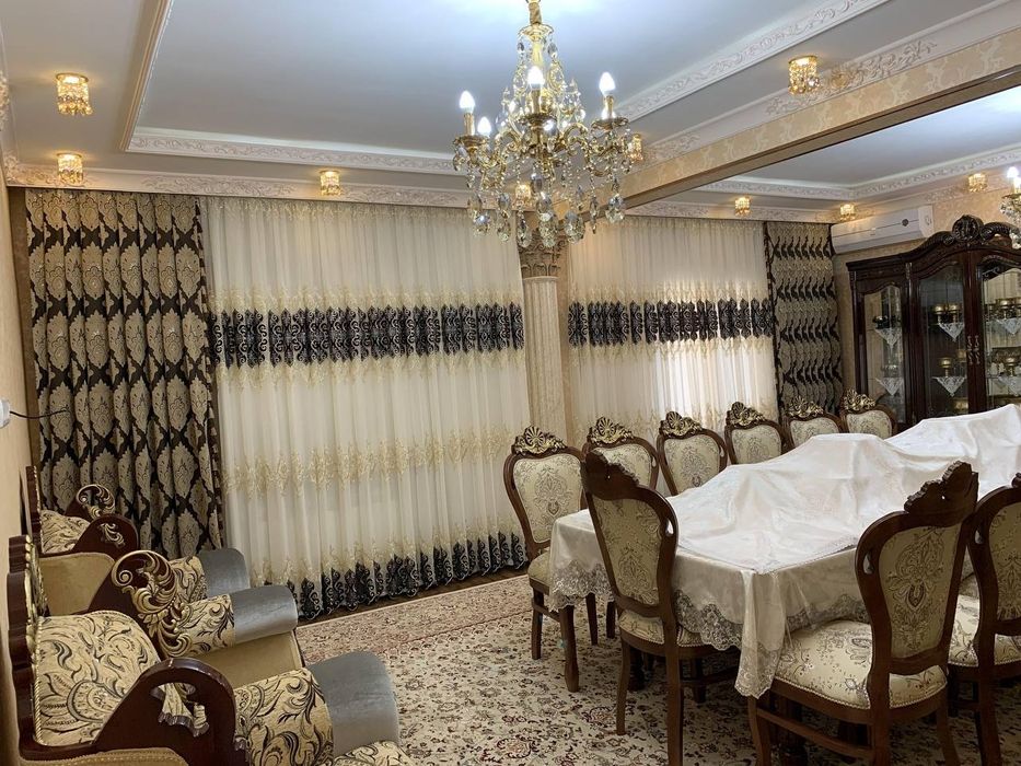 Продаётся 5-комн квартира