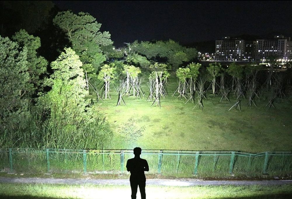 Мощный электрофонарь прожектор