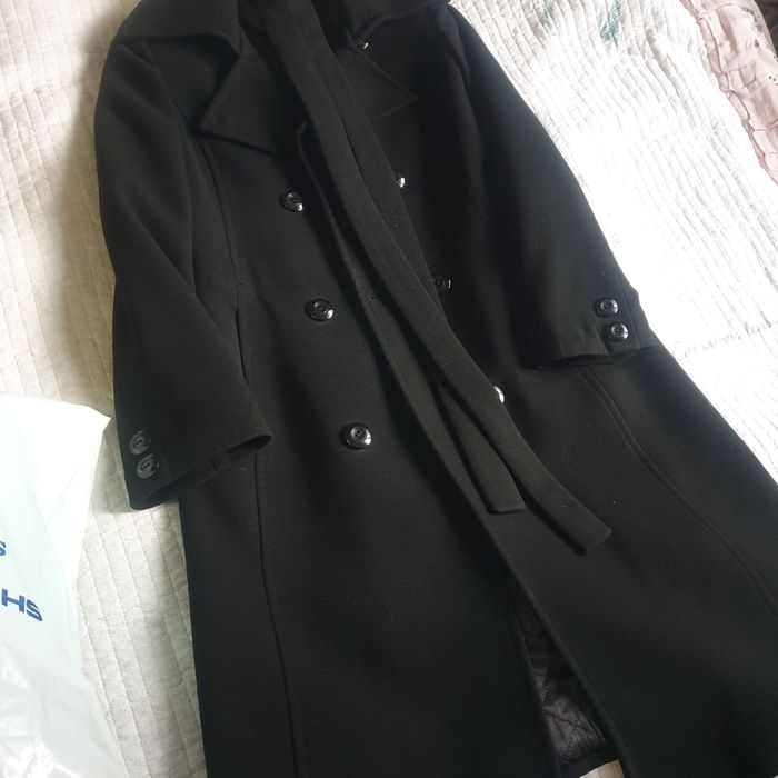 Чёрное пальто б/у , размер 46-48 Турция.