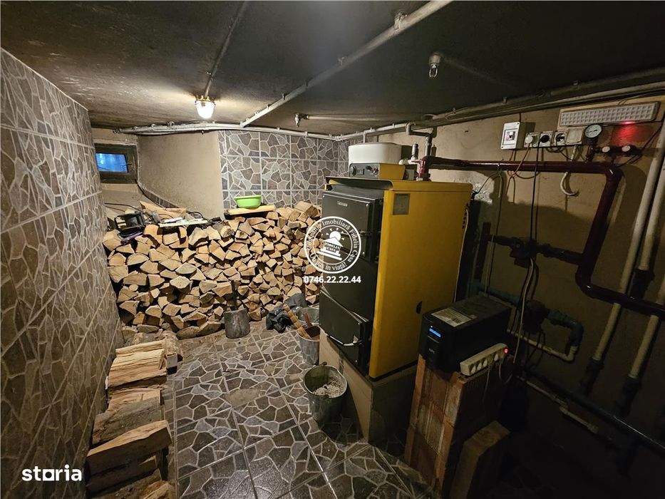 Vila 5 camere, 696 mp teren, Piscina - Aroneanu , Iasi