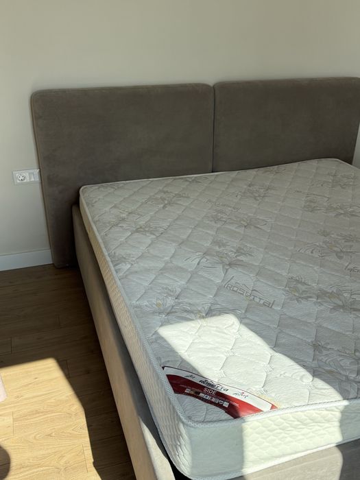 Продаем кровать двуспальная 200*180