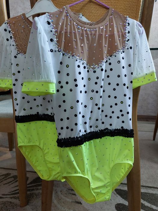 Две трика за художествена гимнастика