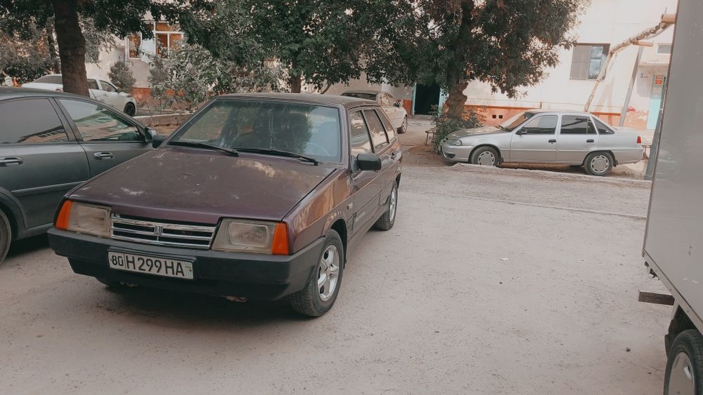 Lada 2109 в хорошем состоянии вишнёвого цвета