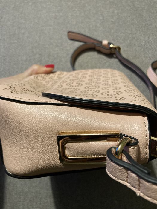 Малка дамска чанта Carpisa