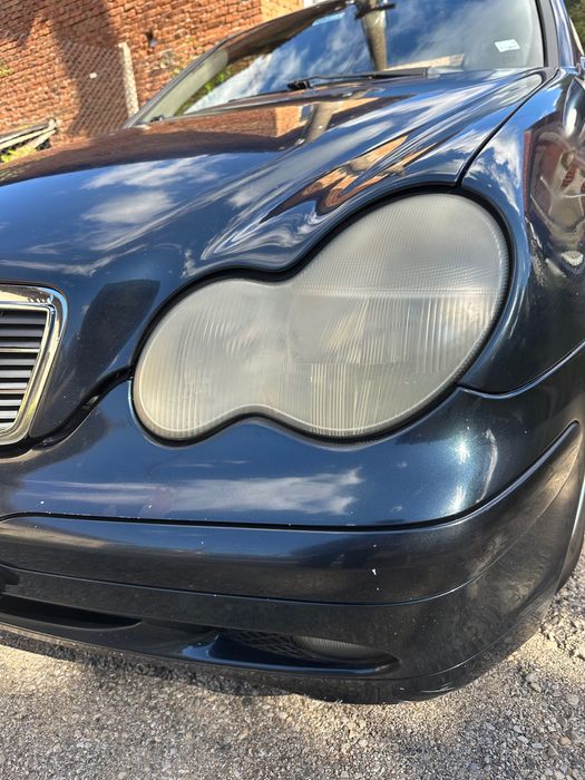 Мерцедес с220 2001 година