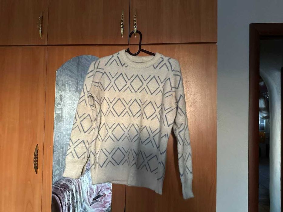 Отдам женский свитер
