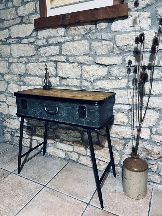 Конзолна масичка