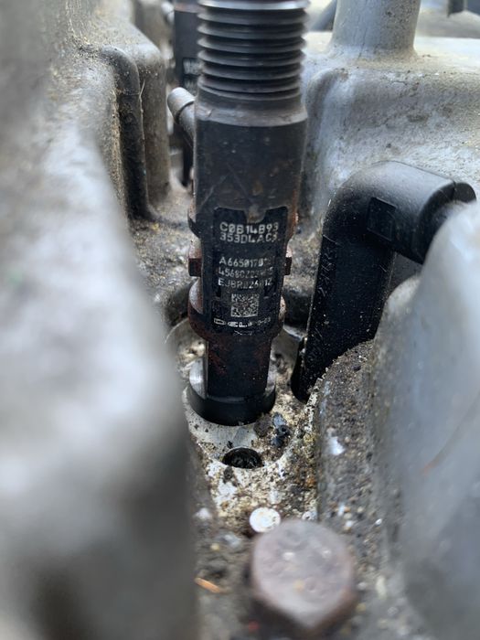 Injectoare SsangYong Kyron Rodius Rexton 2.7 XDI Cod: EJBR02601Z