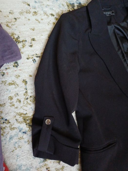 Костюм продам срочно