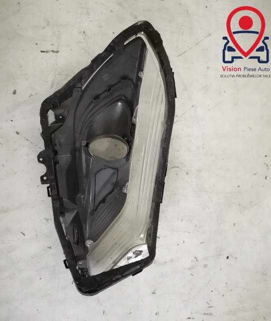 Оригинално ляво предно стъкло в добро състояние с интериор Мерцедес-Бе