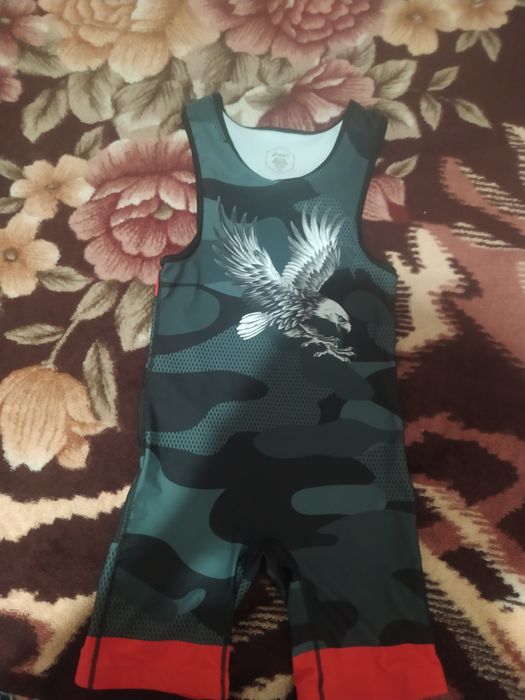 Продам борцовское трико хорошее качество 11-13 лет