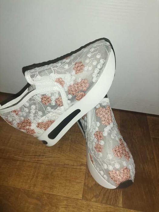 летни маратонки с удобна подметка, нови