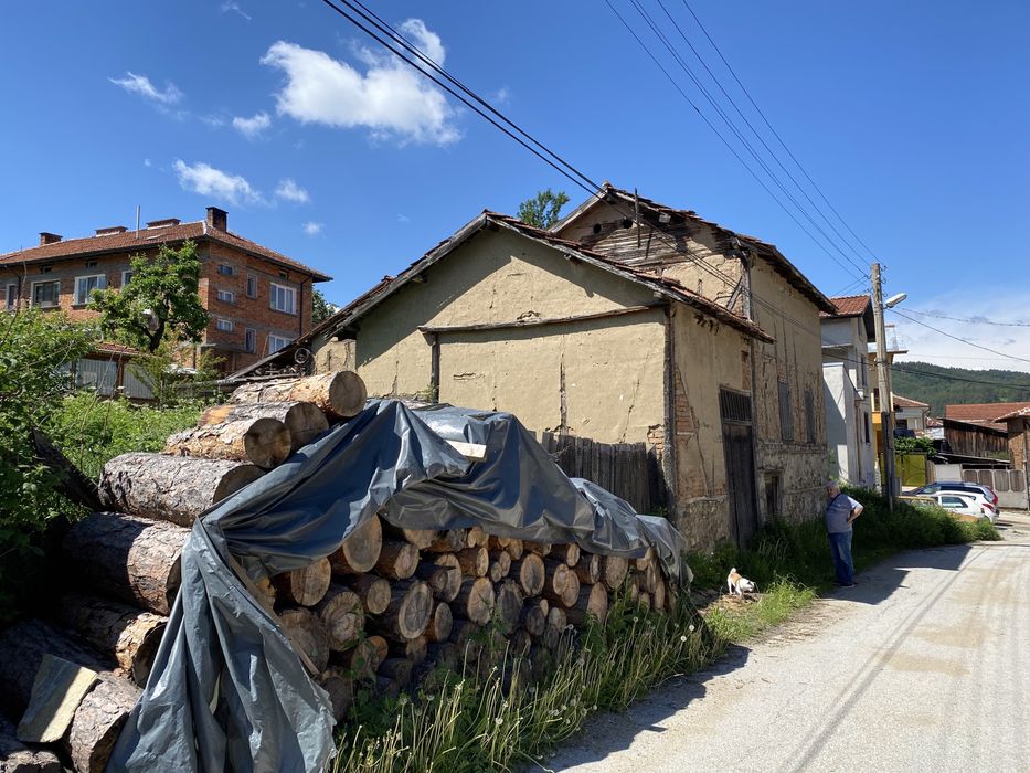 Имот с постройки в гр.Батак