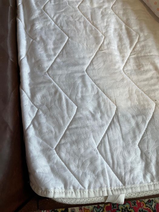 Кровать односпальная с матрасом