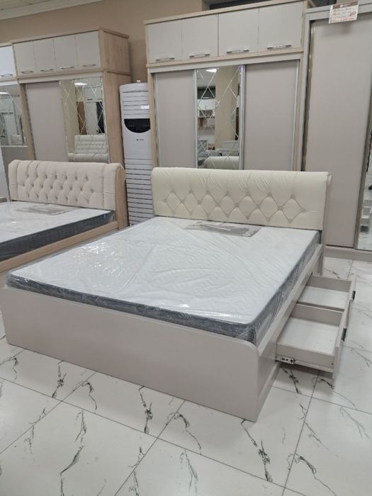 Кровать двухспальная по акции