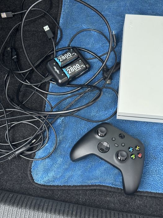 Xbox One S 1Tb +controller