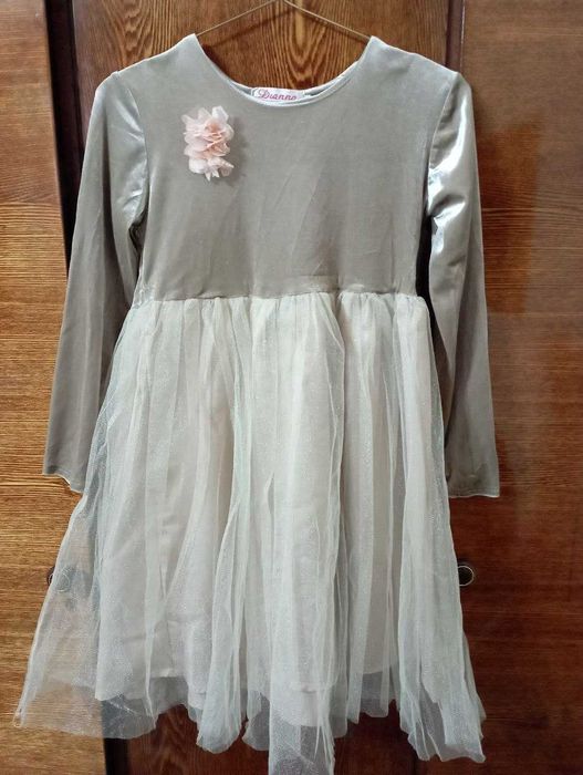 Продам платья на девочку