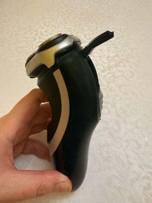 Электробритва Philips PT739 (б/у, в хорошем состоянии)