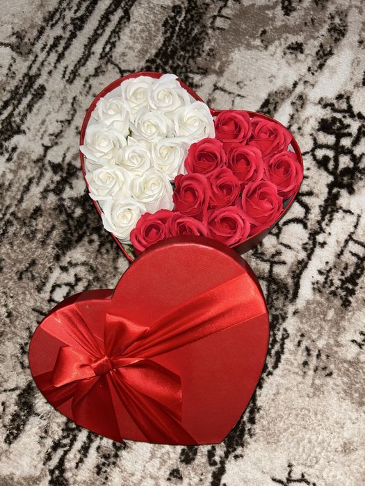 Кутия с рози / кутия с рози и бонбони