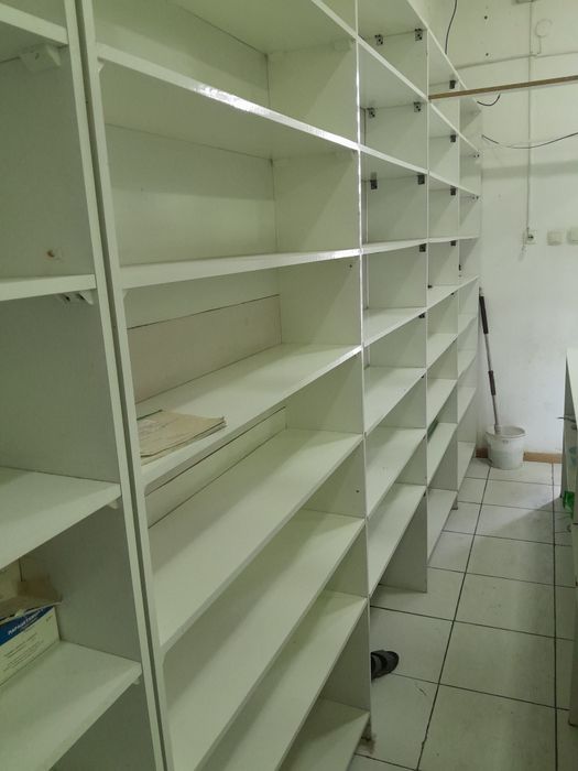 Polkalar savdo dòkoni uchun va apteka yozuvli reclamation harflari