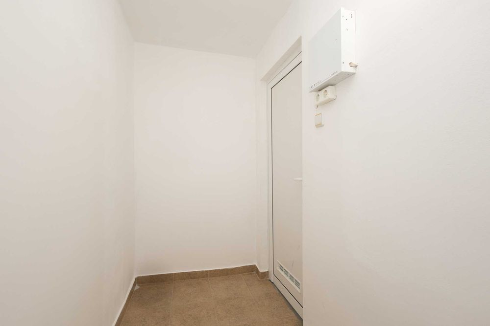 Дава се под наем Гараж / Паркомясто в София, Банишора - 20 кв.м за 120 € - Снимка #2
