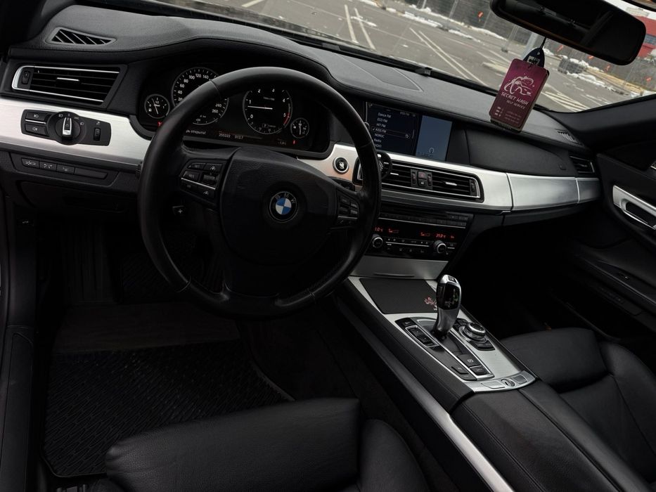 BMW seria 730D  f01
