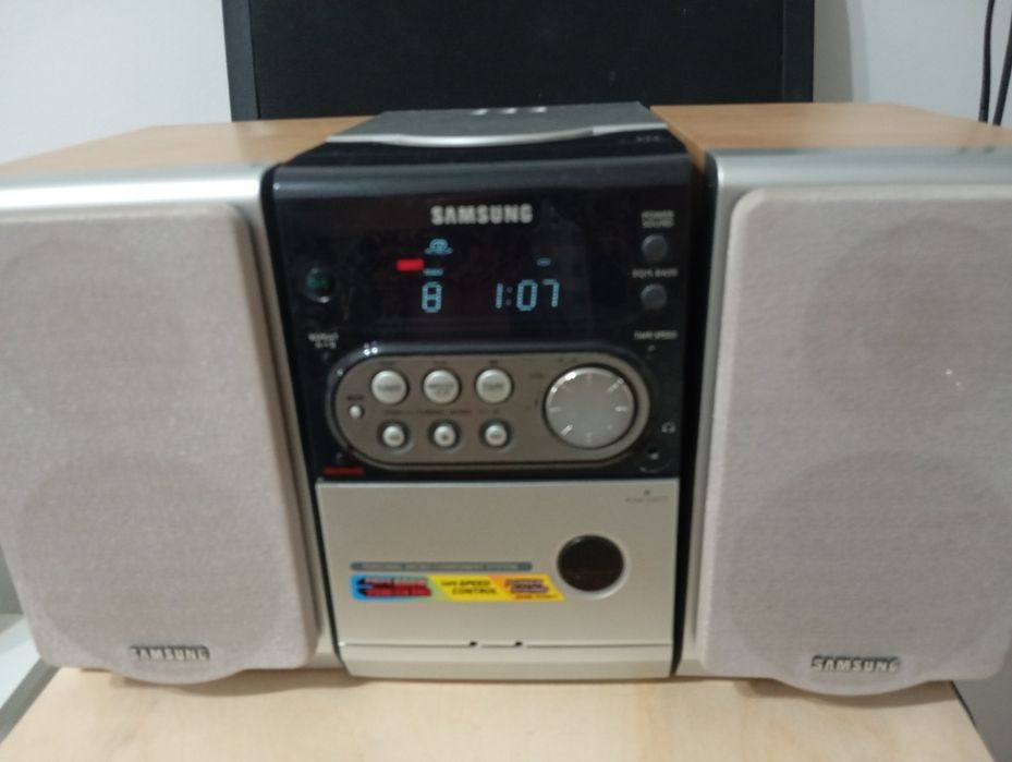 Продается муз центр Самсунг.