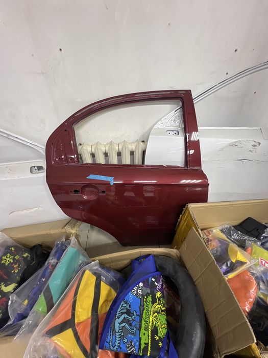 Продаю дверь на рэвон р3