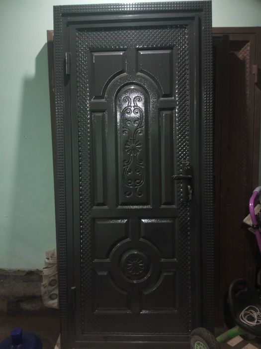 Temir eshik sotiladi