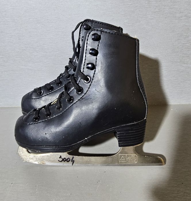 Patine 3004 gheata    patinaj artistic  American  marime 28   (18,5    cm lungime interioara).