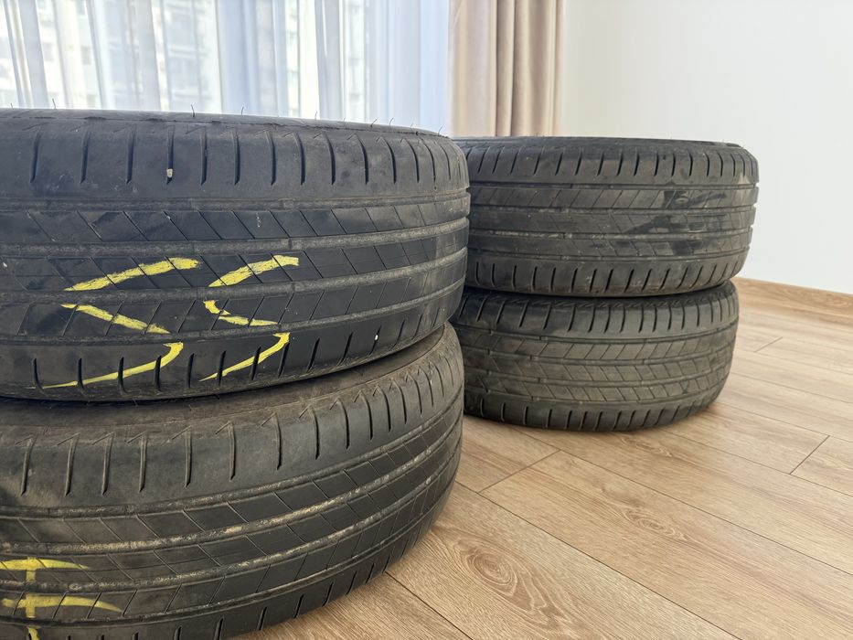 4 Anvelope Vara Bridgestone 225 - 55 - 18 / 98V - Stare f buna