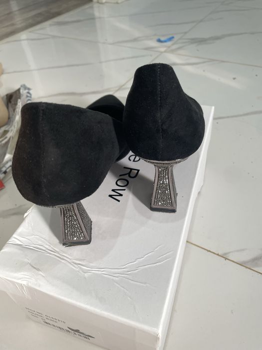 Продам босоножки замшевые