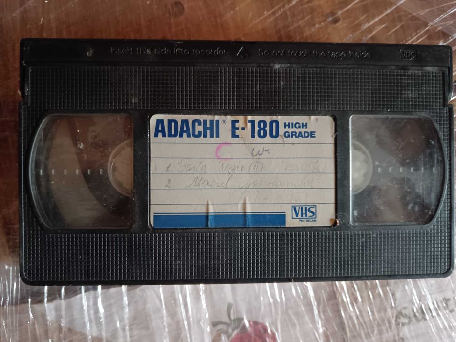 Vând casete filme 30 de casete diverse filme