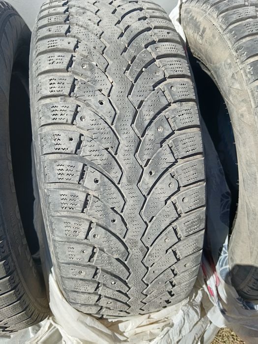 Продам шины 215/60/16 всесезонные Pirelli.