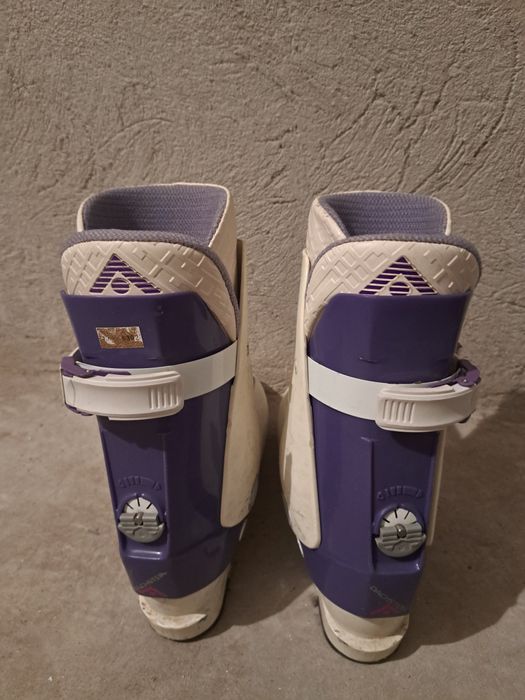 Ски обувки     .