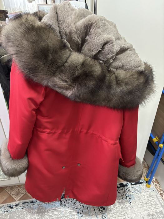 Продам женскую зимнею парку