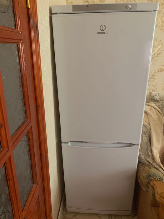 Холодильник Indesit